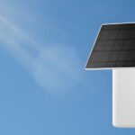 imagen destacada de cammaras de vigilanci exterior con placas solares