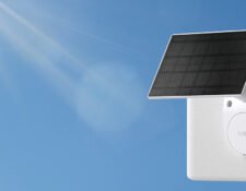 imagen destacada de cammaras de vigilanci exterior con placas solares
