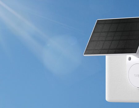 imagen destacada de cammaras de vigilanci exterior con placas solares
