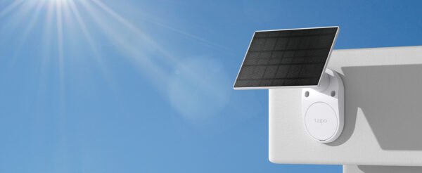 imagen destacada de cammaras de vigilanci exterior con placas solares